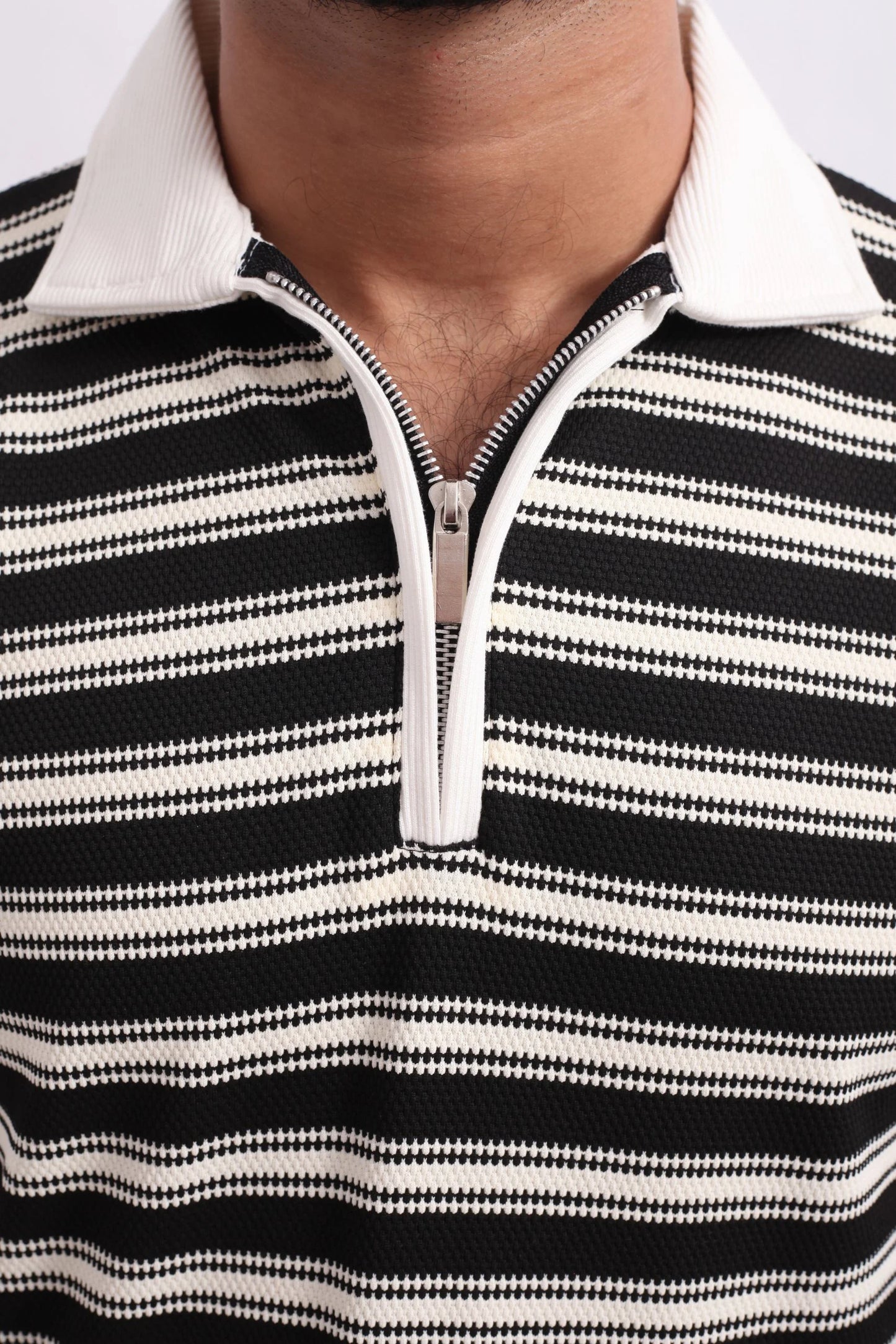 KNITTED ZIPPER POLO SWEATSHIRT | BLACK / WHITE