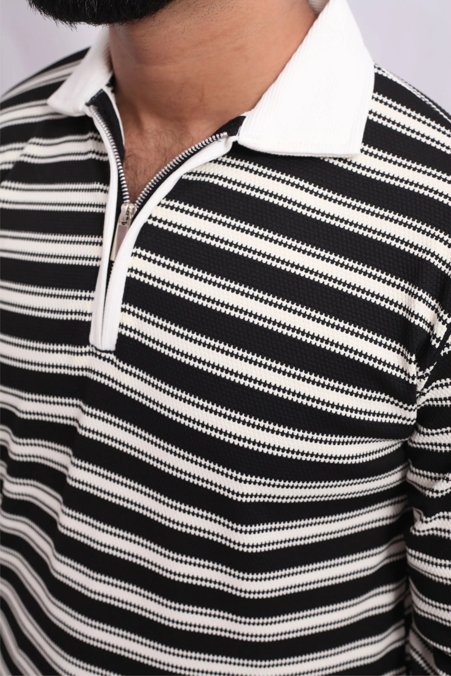 KNITTED ZIPPER POLO SWEATSHIRT | BLACK / WHITE